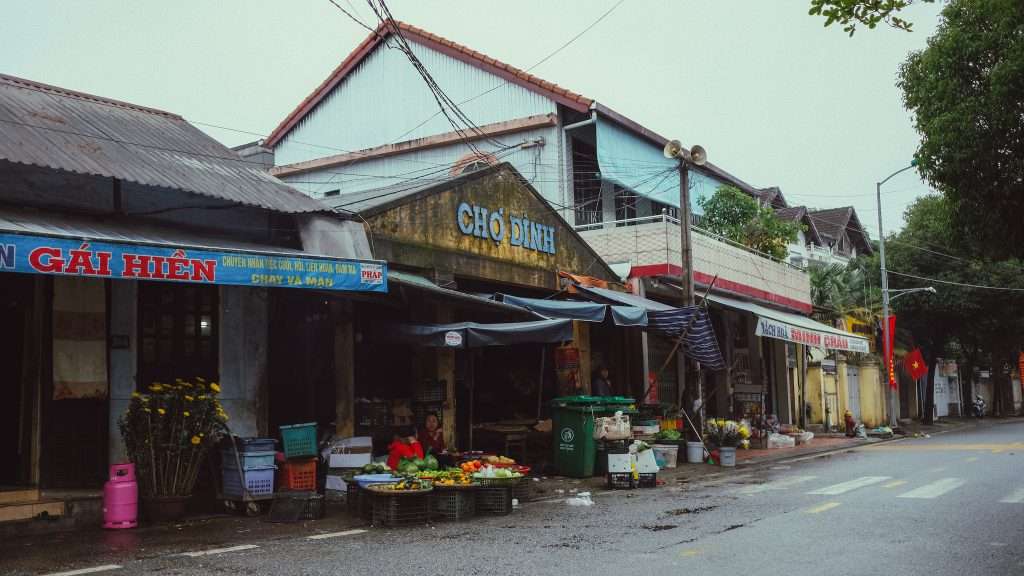 Thăm phố cổ Bao Vinh Gia Hội Huế