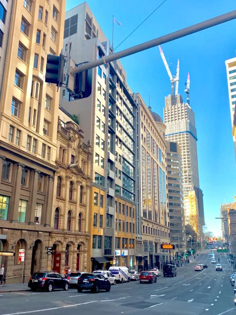 Những tòa nhà hiện đại xen kẽ với cổ kính tại Sydney - tham quan Sydney