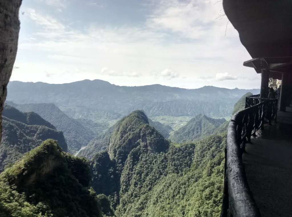 View phía sau động Thiên Môn