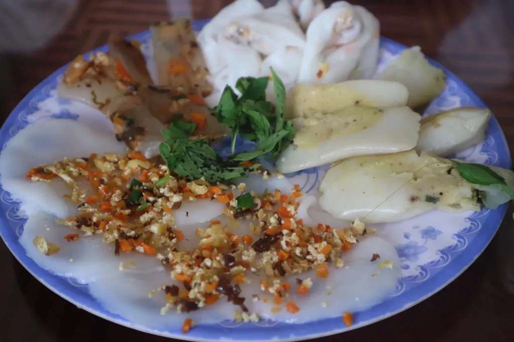 Dĩa bốn loại bánh bèo, nậm, lọc, cuốn