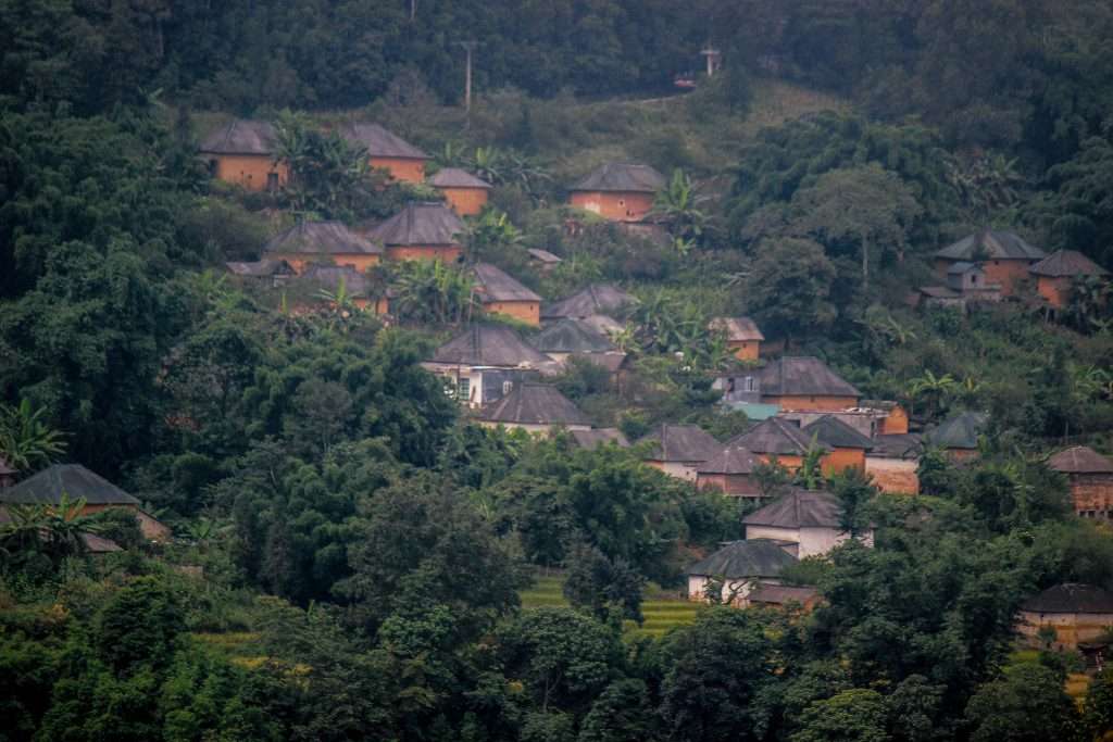 Bản làng khi nhìn từ xa