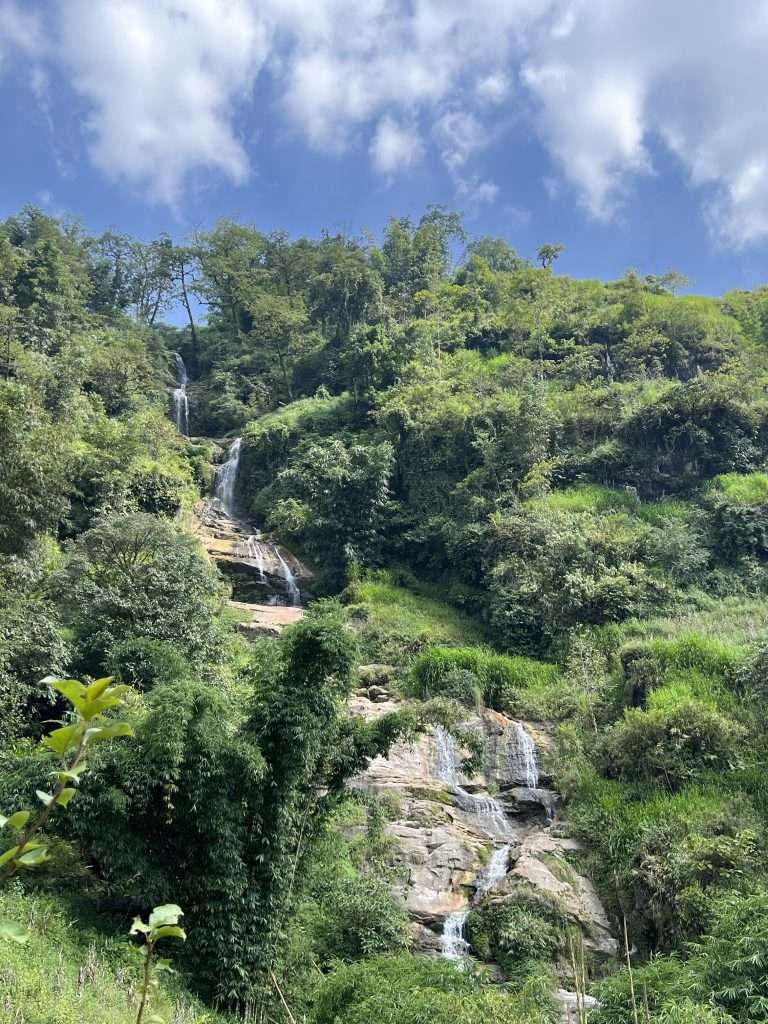 trekking Hầu Thào