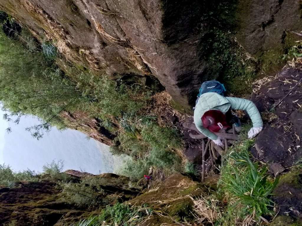 trekking Ngũ Chỉ Sơn