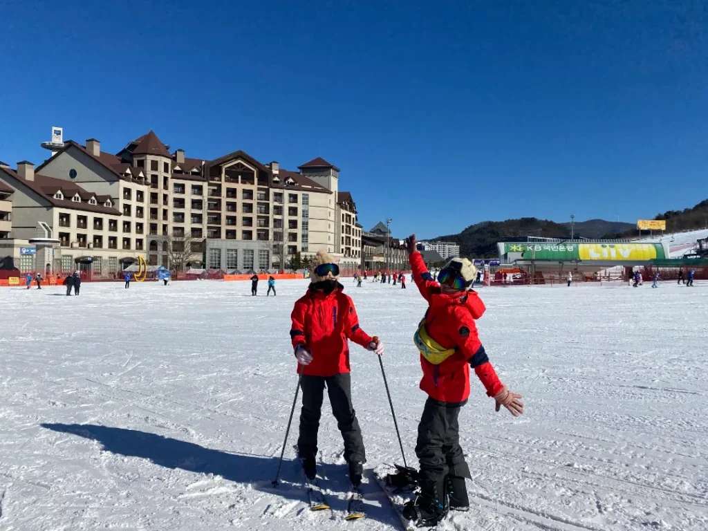  Tự nhóm mình tấp vô 1 góc để tập và trải nghiệm trượt tuyết không cần thầy hướng dẫn