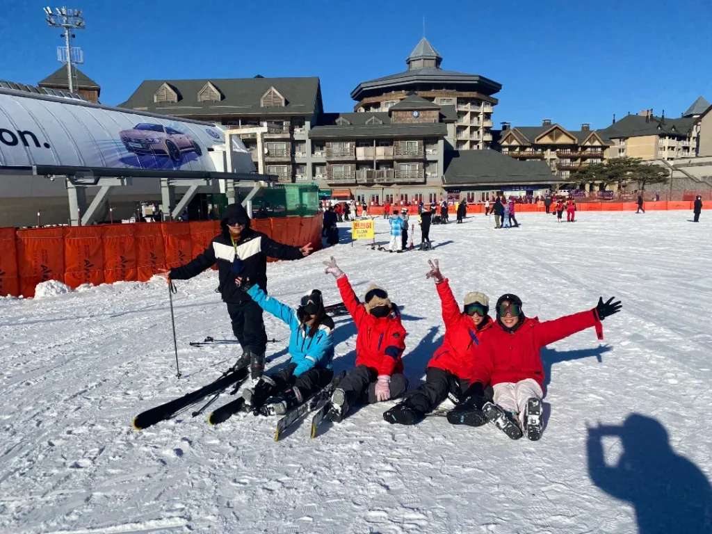 Hoàn thành chuyến trượt tuyết đầu tiên trong đời của nhóm