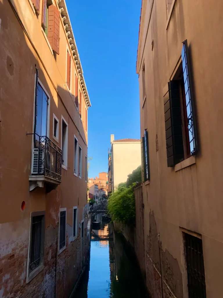 Cứ đi và rồi lạc ở Venice