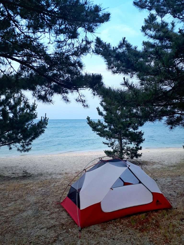 Hoạt động cắm trại trên hồ Biwa