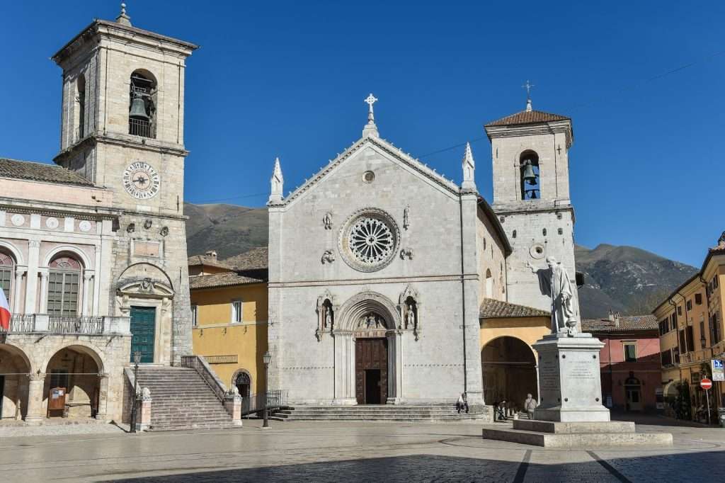 Nhà thờ Como Duomo - một công trình kiến trúc tuyệt đẹp từ thế kỷ 15