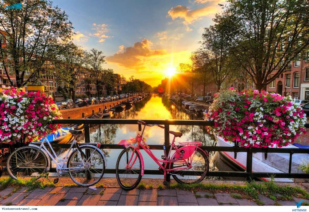 Hướng dẫn cách di chuyển đến kênh đào Amsterdam