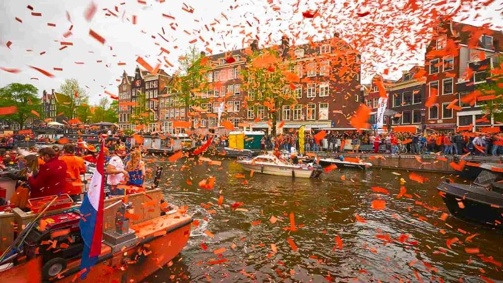 Tham gia các lễ hội tại kênh đào Amsterdam  