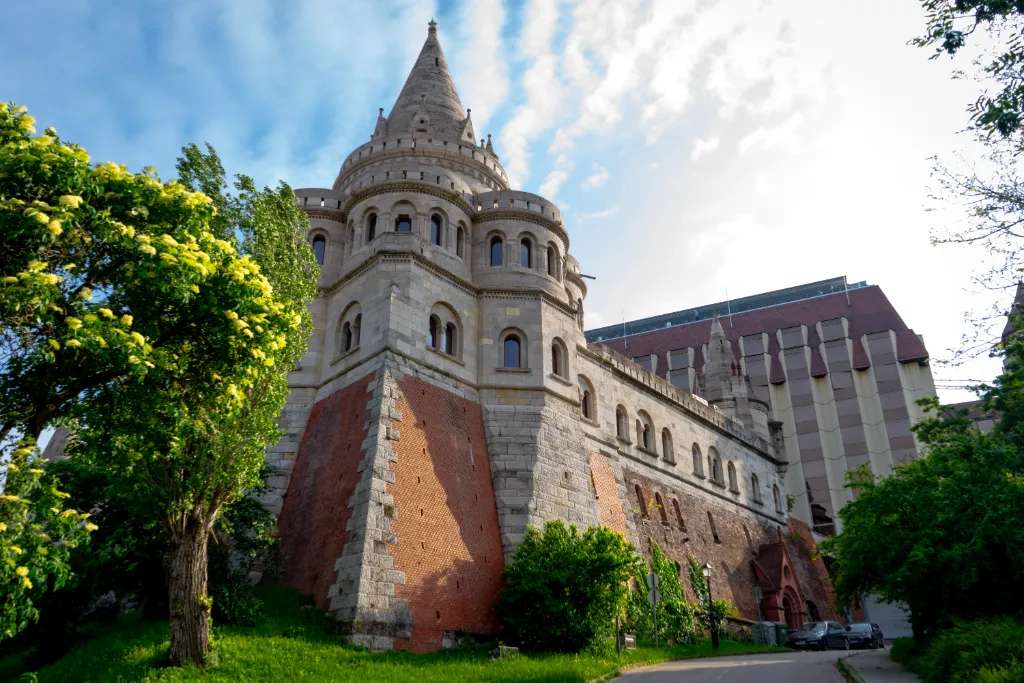 Một lâu đài cách Fisherman's Bastion không xa