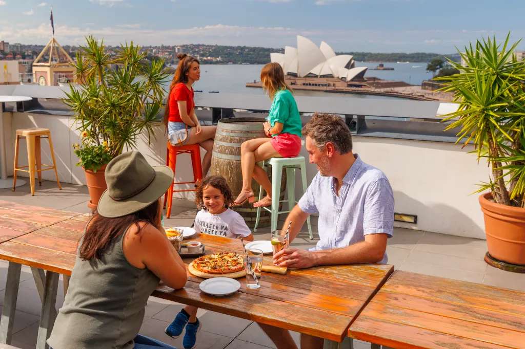 Pizza hải sản là món ăn không nên bỏ lỡ khi đến Sydney 