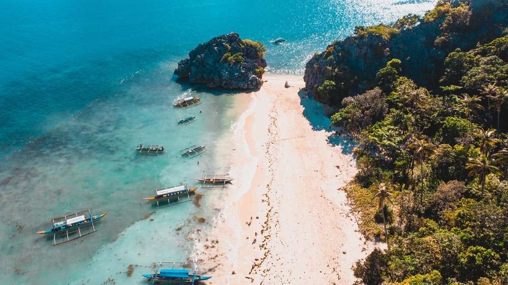 Caramoan nhìn từ trên cao