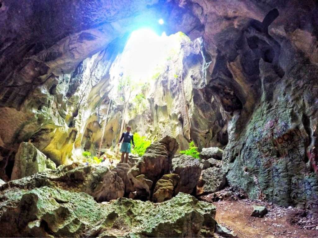 Hang động tại Gigantes 