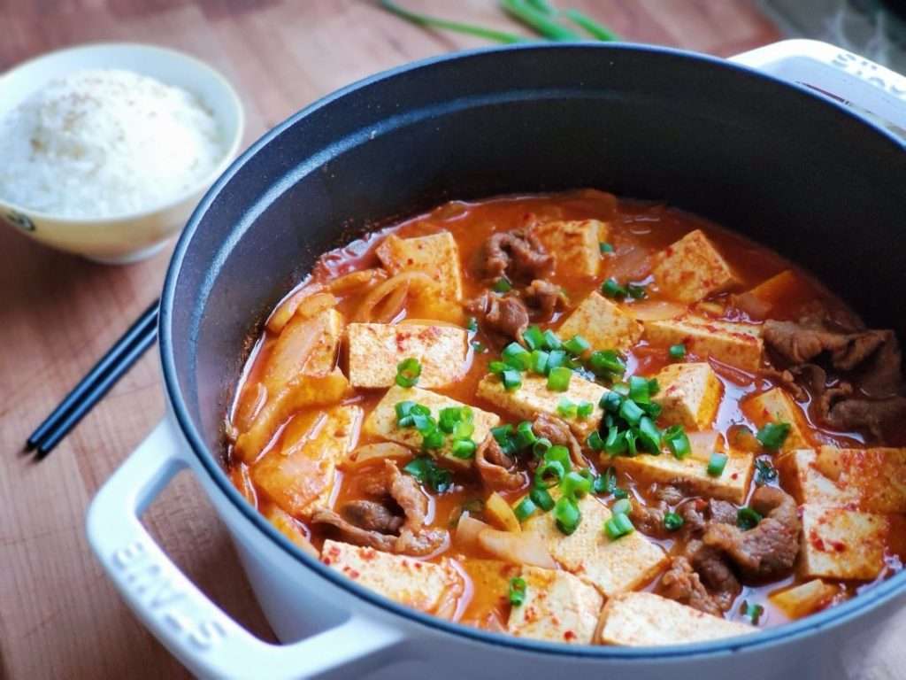 Món Soondubu Jjigae – đậu phụ hầm cay