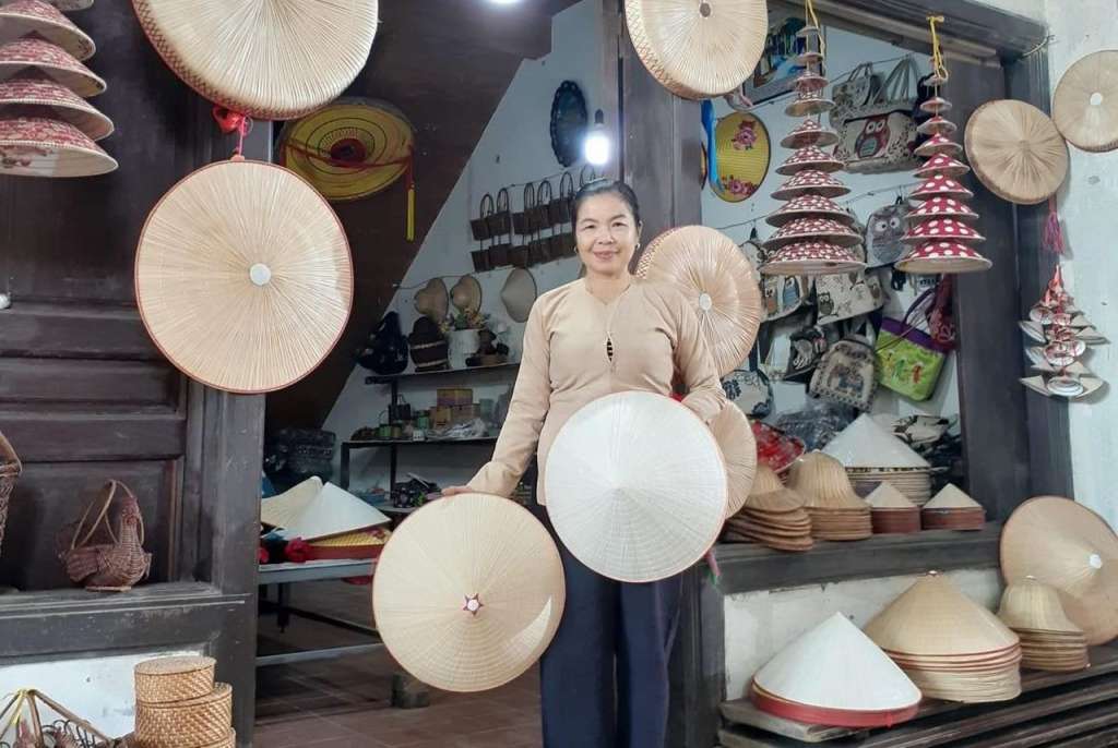 Trải nghiệm tham quan tại phiên chợ nón Chuông 