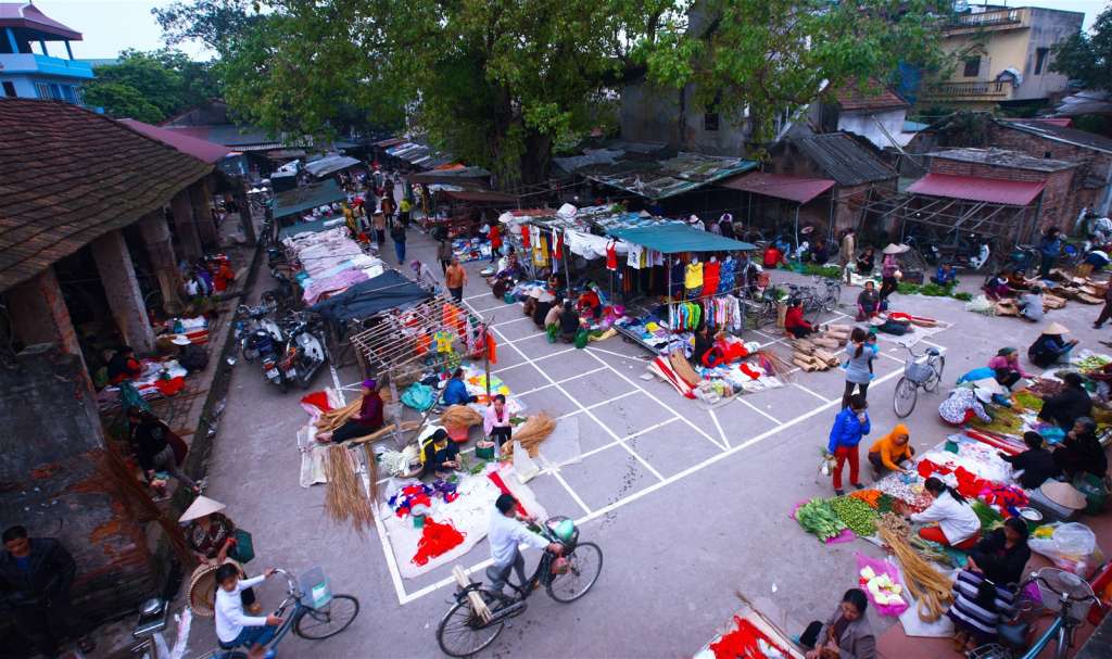 Phiên chợ làng Chuông 