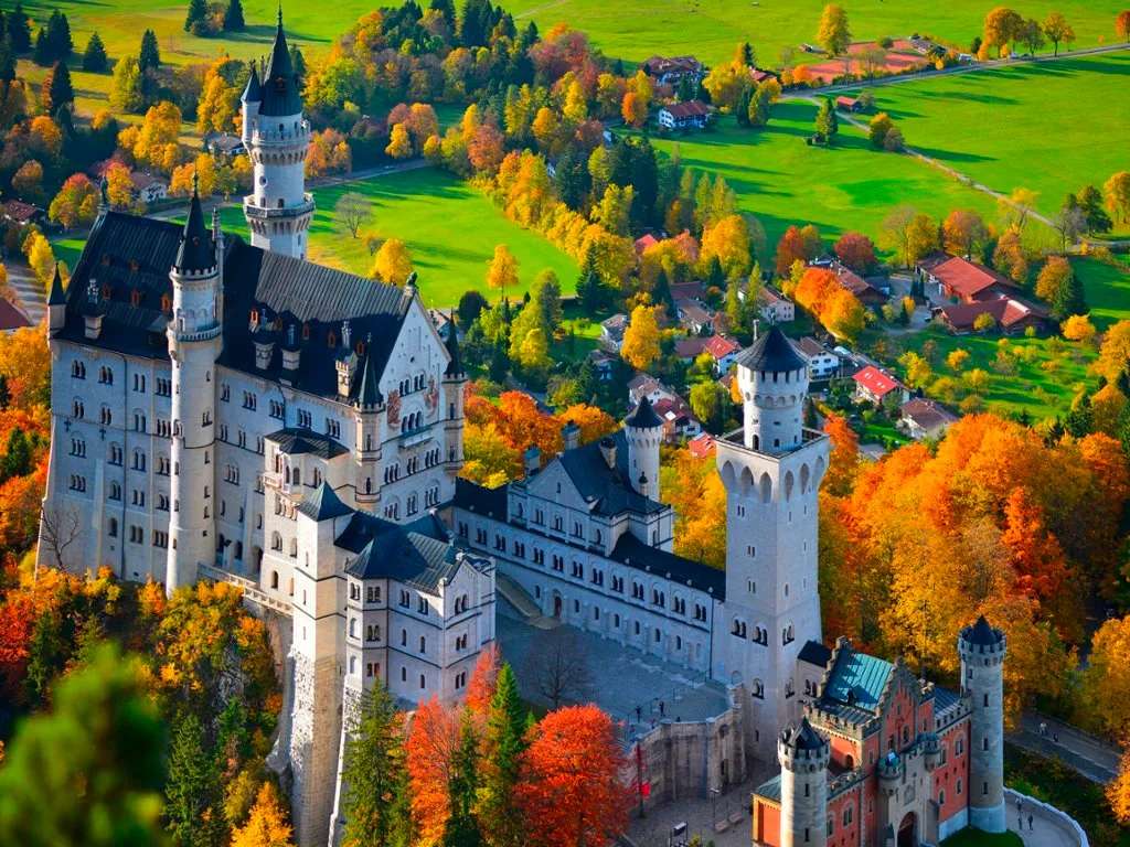 Lâu đài neuschwanstein được bình chọn vào chung kết 7 kỳ quan thế giới mới của UNESCO @shutterstock