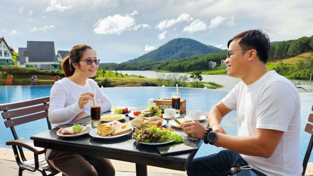 Dùng bữa tại Dalat Wonder Resort