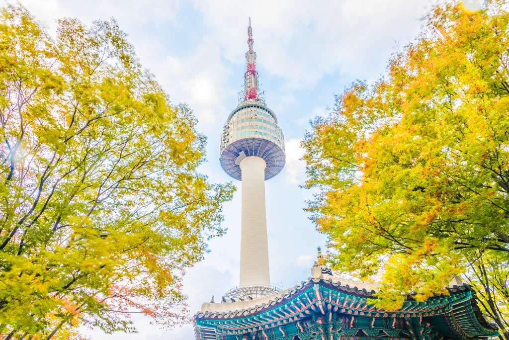 N Seoul Tower có rất nhiều tên gọi như là N Seoul hoặc là tháp Namsan