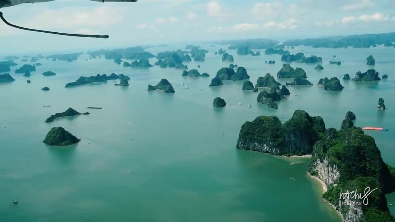 New helicopter allows aerial enjoyment of Ha Long Bay (EDITED)