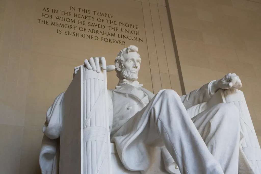 Tượng tổng thống Abraham Lincoln 