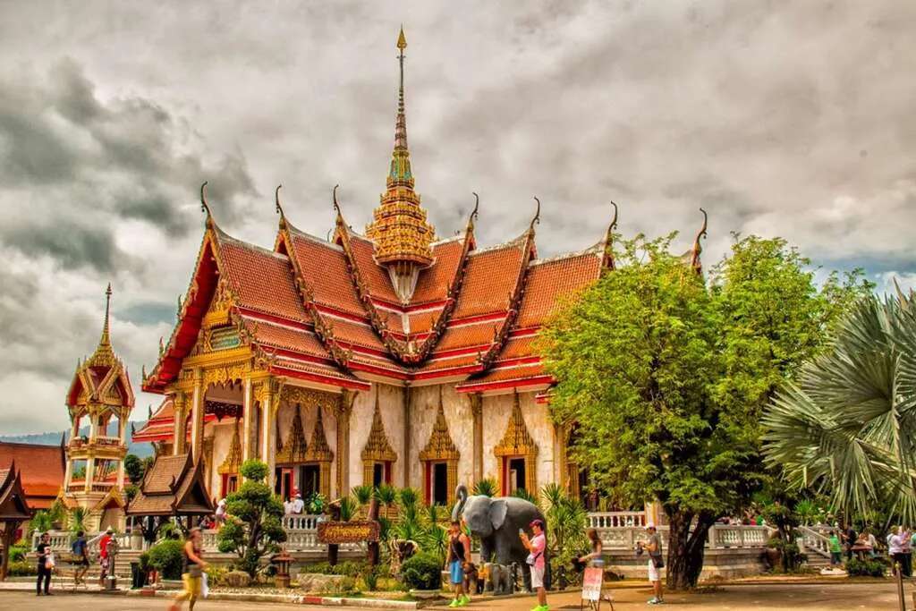 Đến Phuket hãy tham quan các ngôi đền cổ linh thiêng