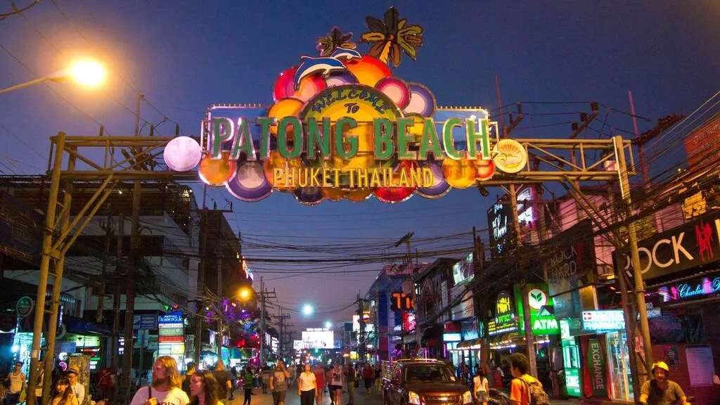Có nhiều chợ đêm ở gần phố cổ Phuket