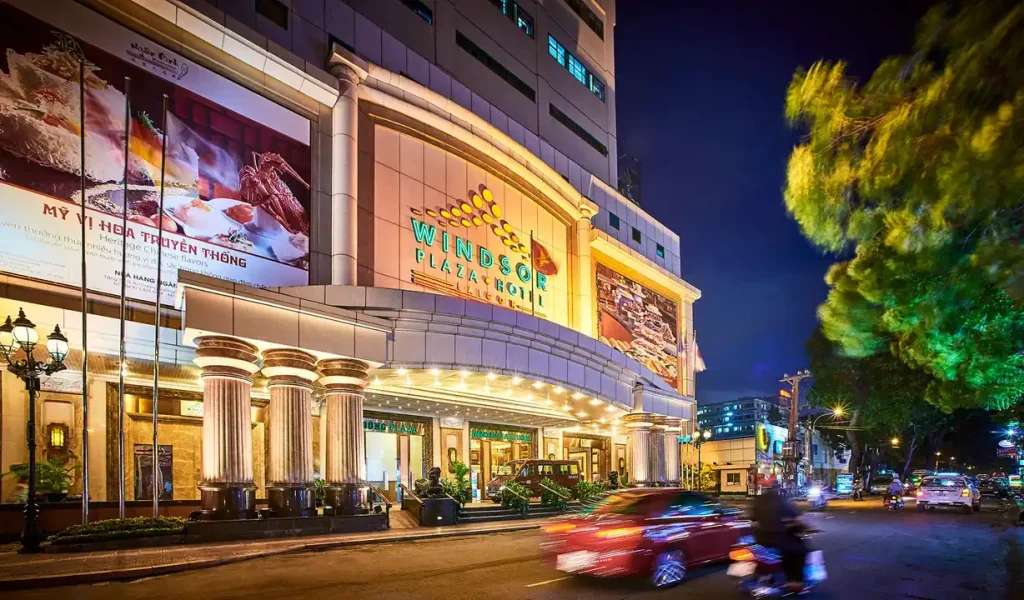 Ngay gần khu phố người Hoa quận 5 - Windsor Hotel nổi bần bật giữa đường phố Sài Thành