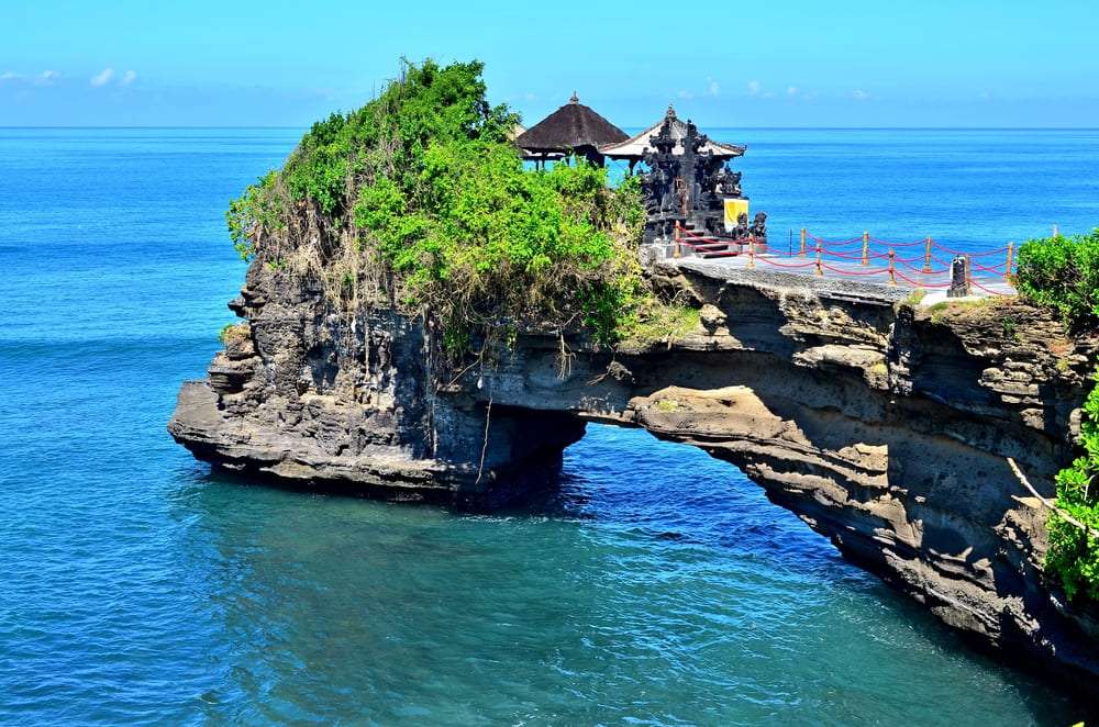 Đền Tanah Lot tại Bali