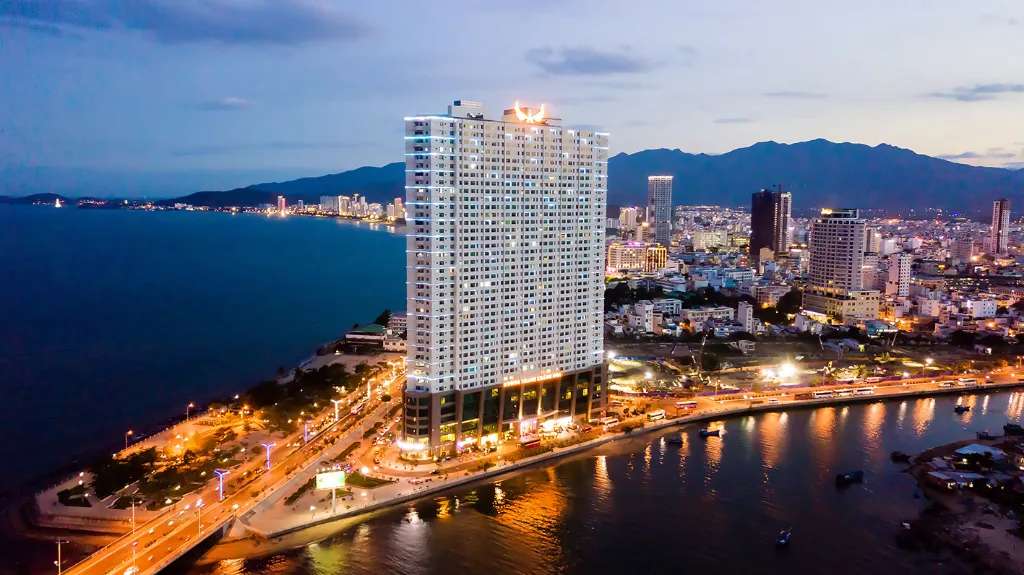 Toàn cảnh khách sạn Mường Thanh Luxury Nha Trang