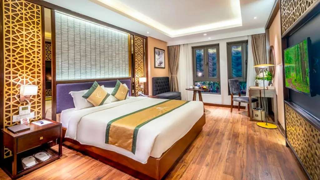 Phòng nghỉ sang trọng tại Conifer Grand Hotel 