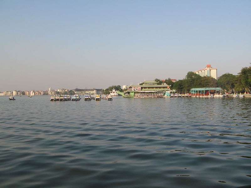 Hồ Hoàn Kiếm.@Wikipedia