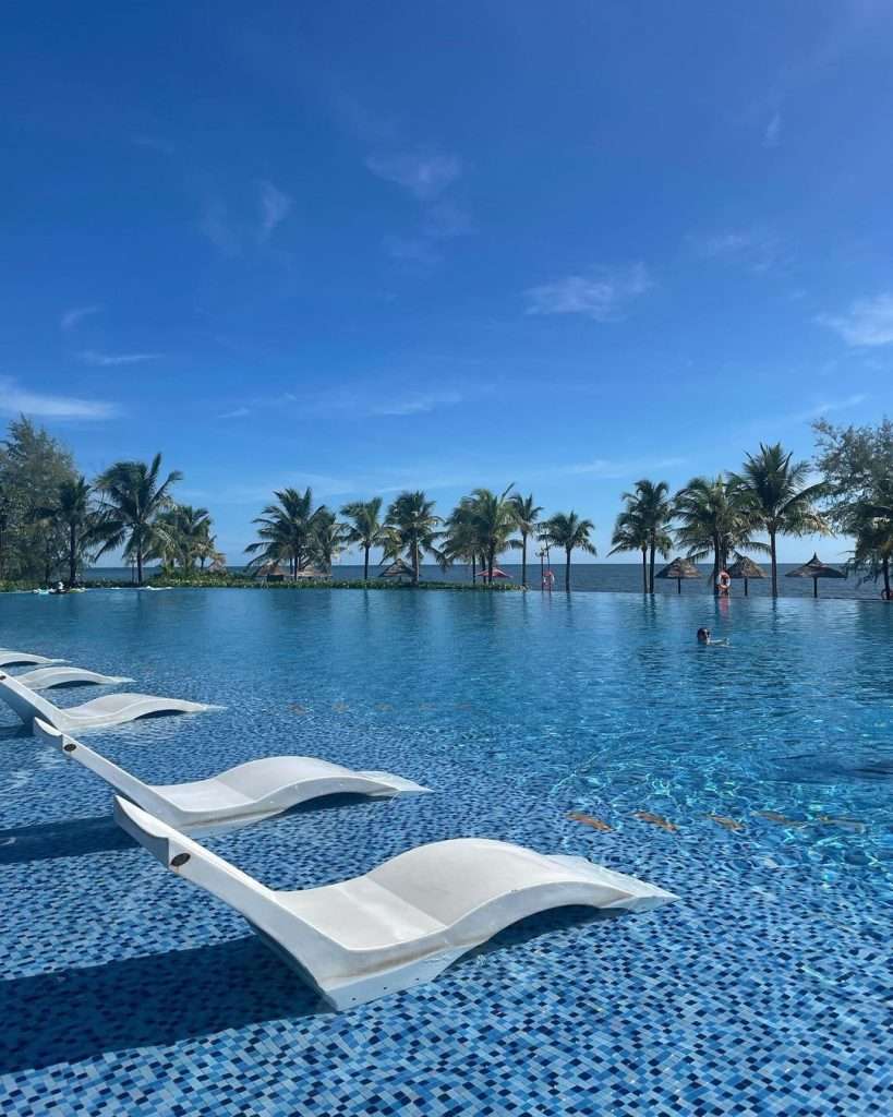 Hồ bơi tại Movenpick Villas & Residences Phú Quốc