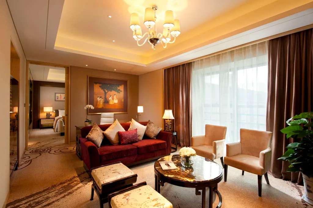 Không gian phòng nghỉ đầy đủ tiện nghi tại Hilton Xian 
