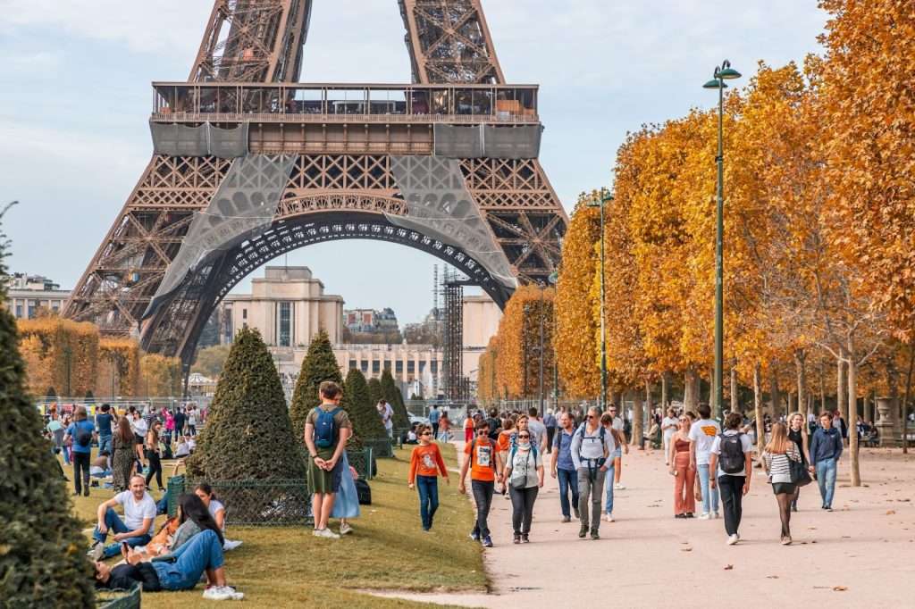 Hướng dẫn cách di chuyển đến tháp Eiffel 