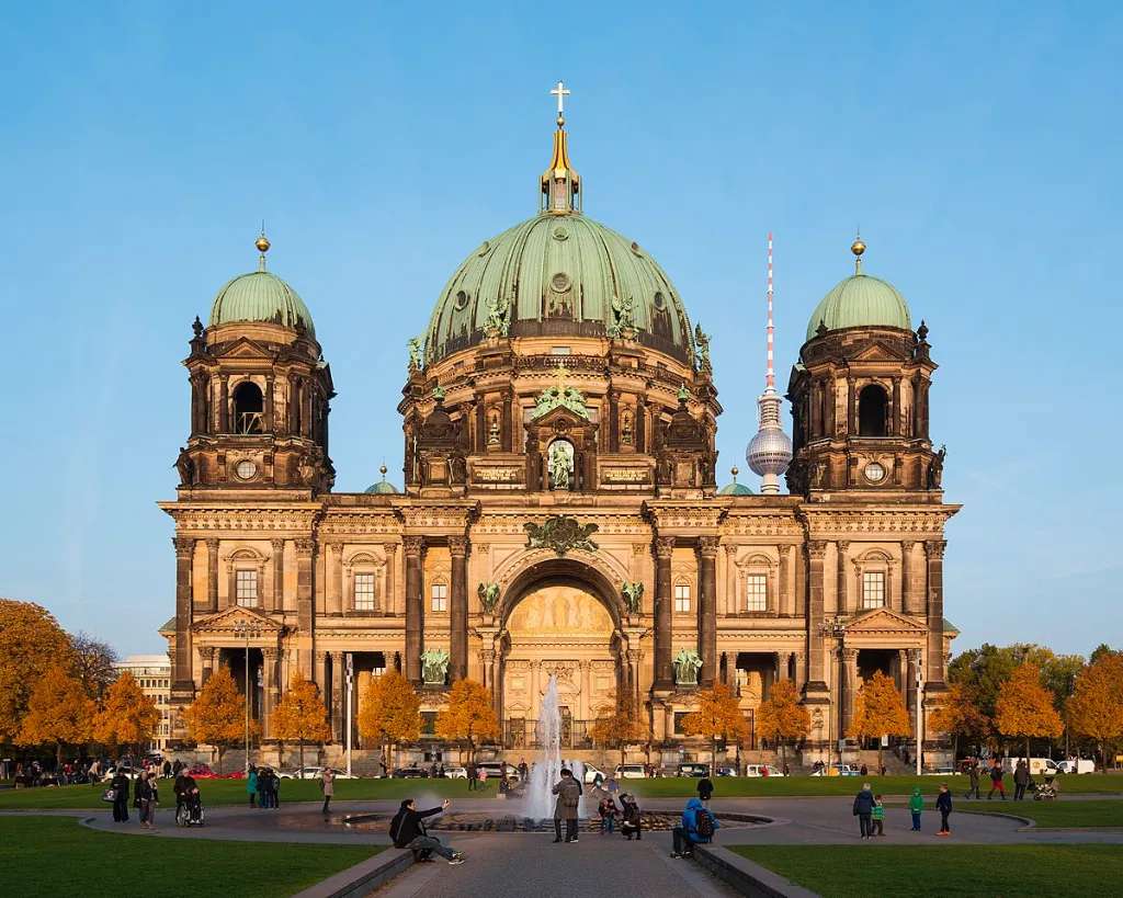 Nhà thờ Berliner Dom với kiến trúc Gothic tuyệt đẹp @shutterstock