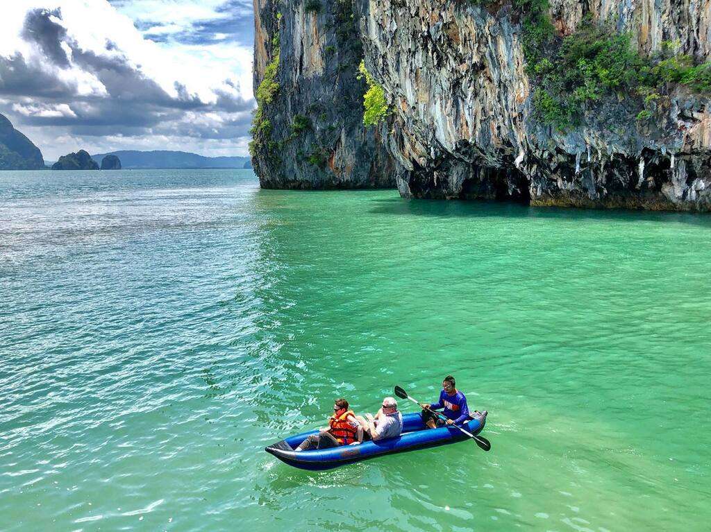 Chèo thuyền kayak vịnh Phang Nga