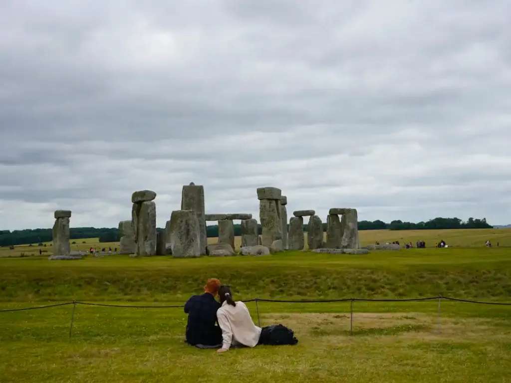 Cách di chuyển ghé thăm tới bãi đá Stonehenge @shutterstock 