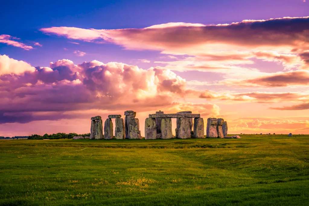 Mùa hè là thời gian lý tưởng để tham quan bãi đá cổ Stonehenge @shutterstock 