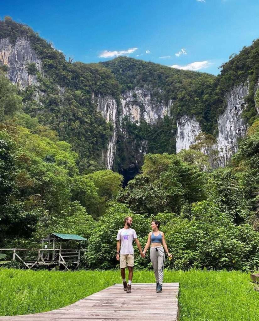 Khung cảnh bình yên tại Gunung Mulu 