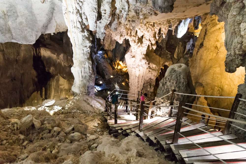 Hang động tại Gunung Mulu