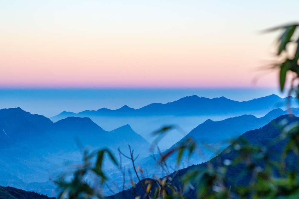 Bình minh trên ngọn núi Phan Xi Păng