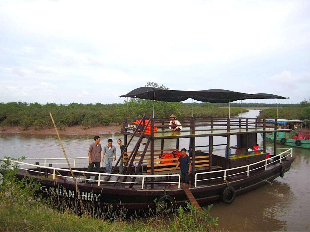 Đi thuyền tại vườn quốc gia Nam Định