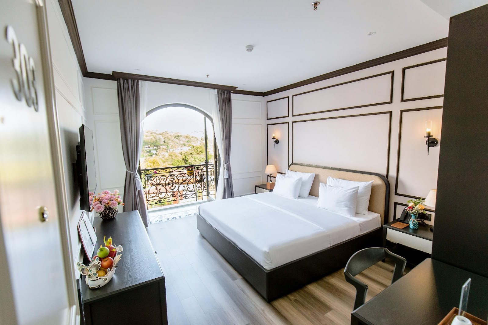 Khách sạn Robin Hotel