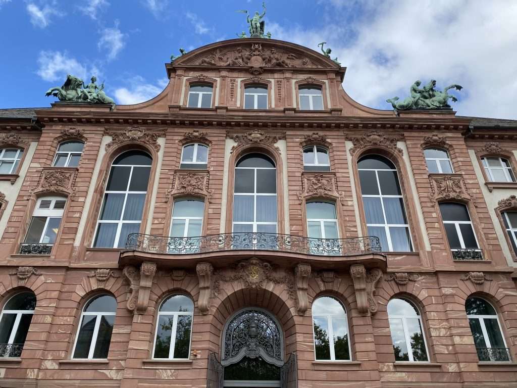 bảo tàng Senckenberg - bảo tàng lịch sử tự nhiên lớn thứ hai tại Đức