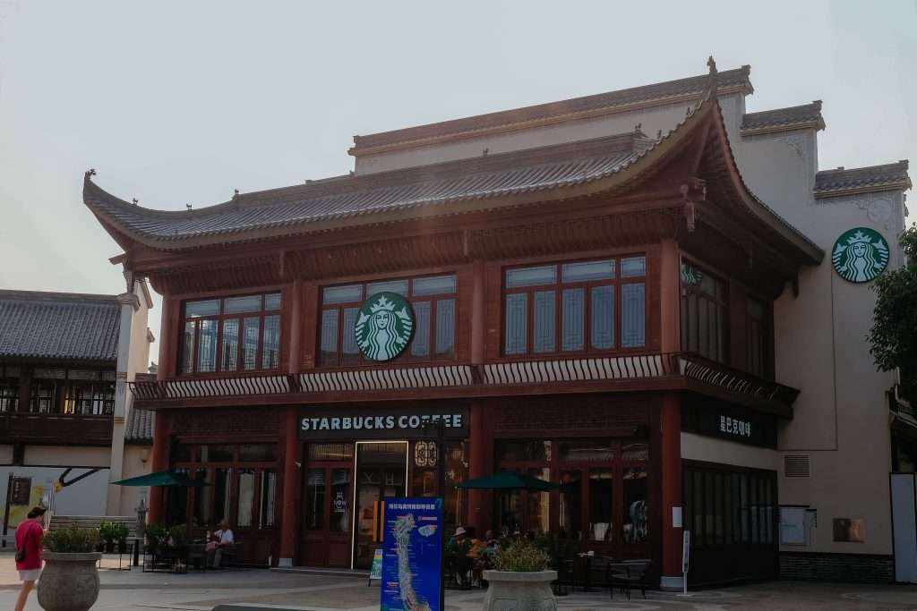 Một cửa hàng Starbucks mang phong cách trung hoa
