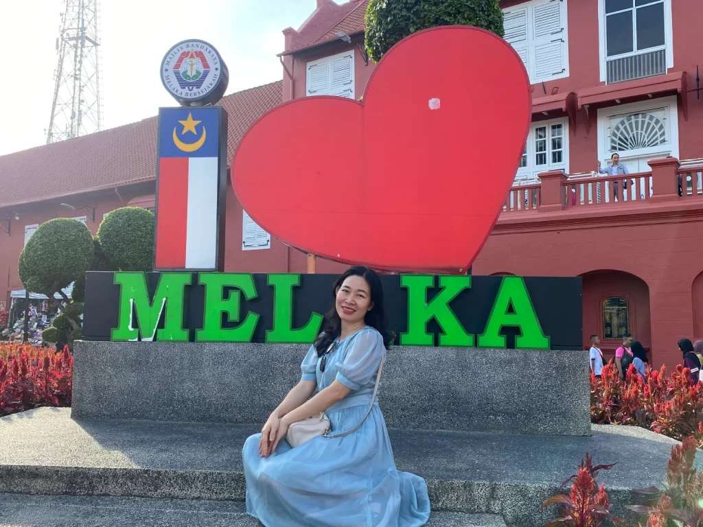 Trung tâm thành cổ Malacca với logo và biểu tượng của Thành phố “I love Melaka”
