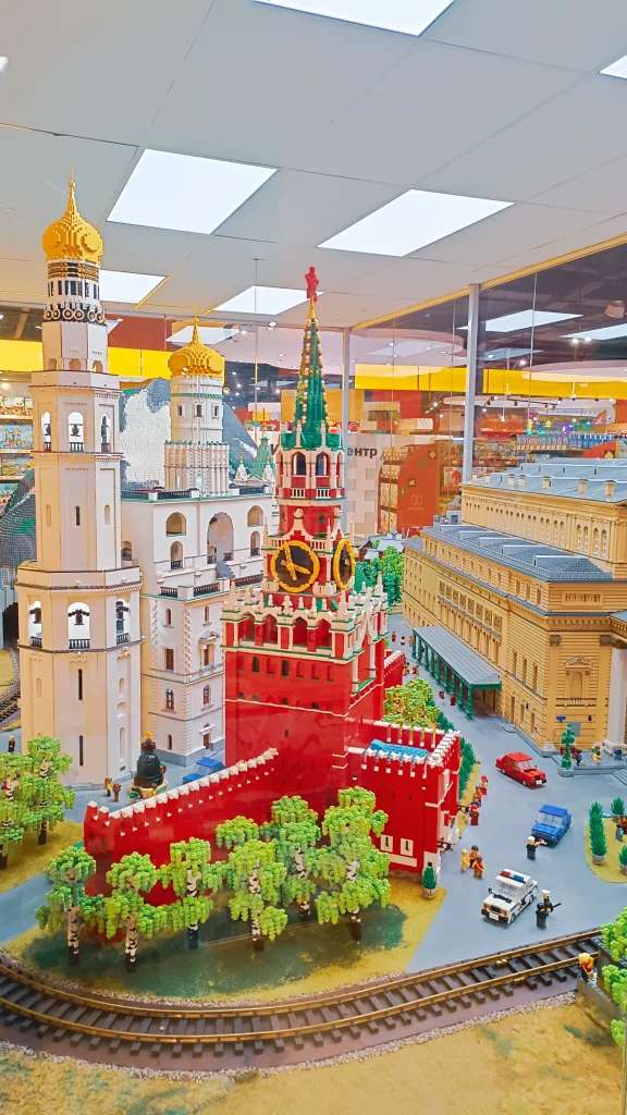 Mẫu lego điện Kremlin và các địa danh nổi tiếng ở Moscow