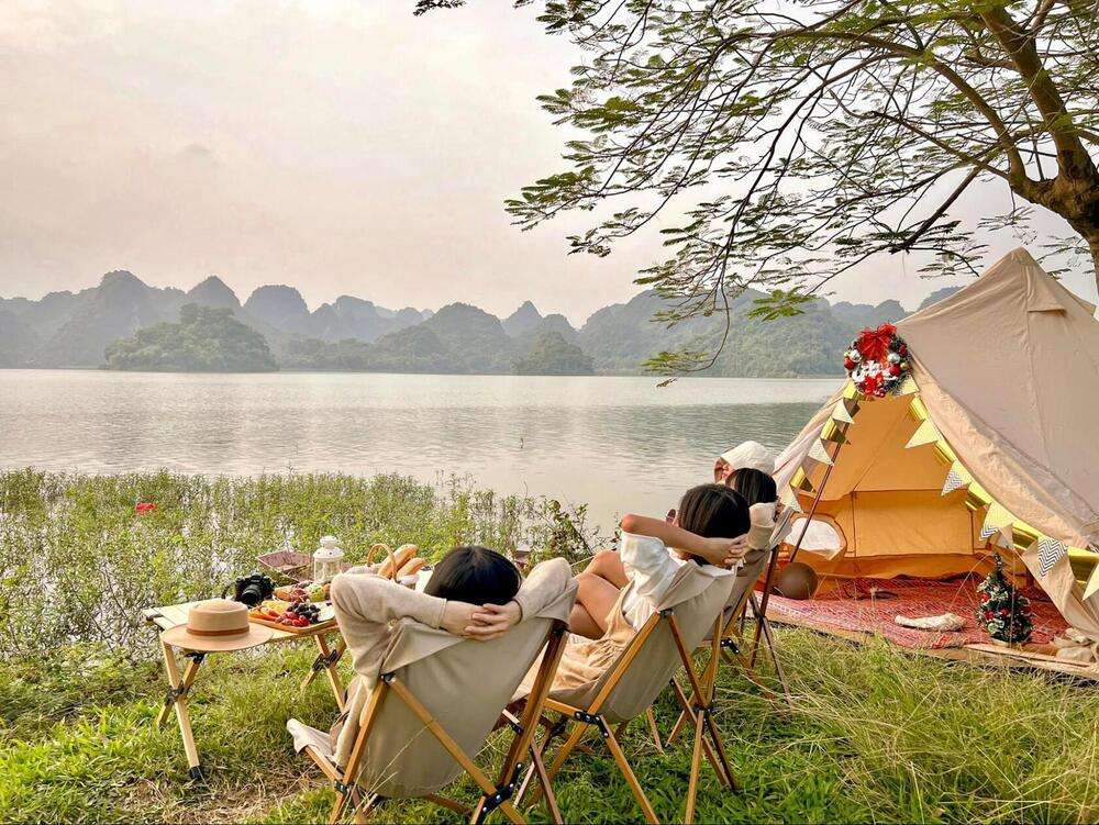 Cắm trại bên hồ Quan Sơn